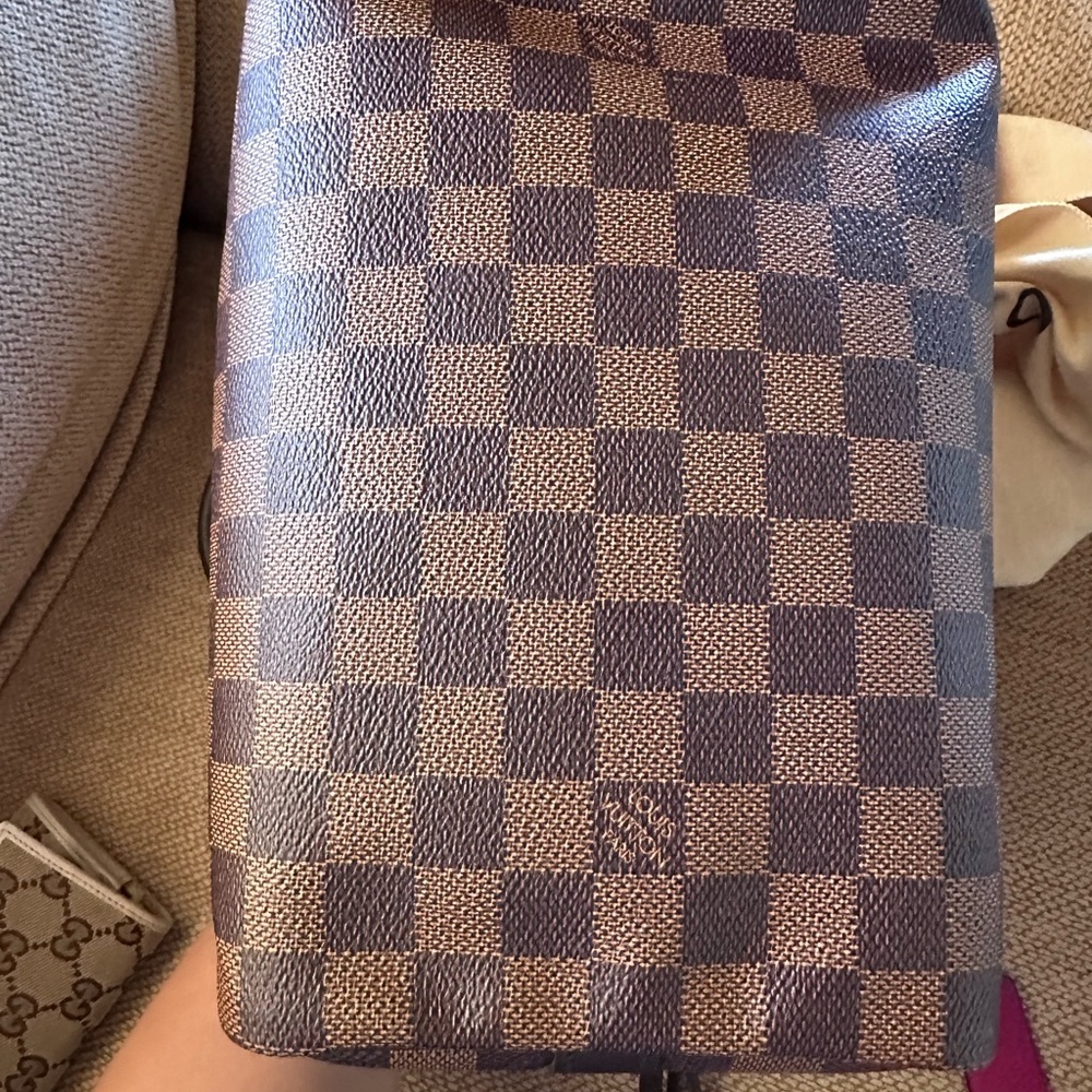 Louis Vuitton Brown Satchel with Iconic Checkered Design - Picture 5 of 8
